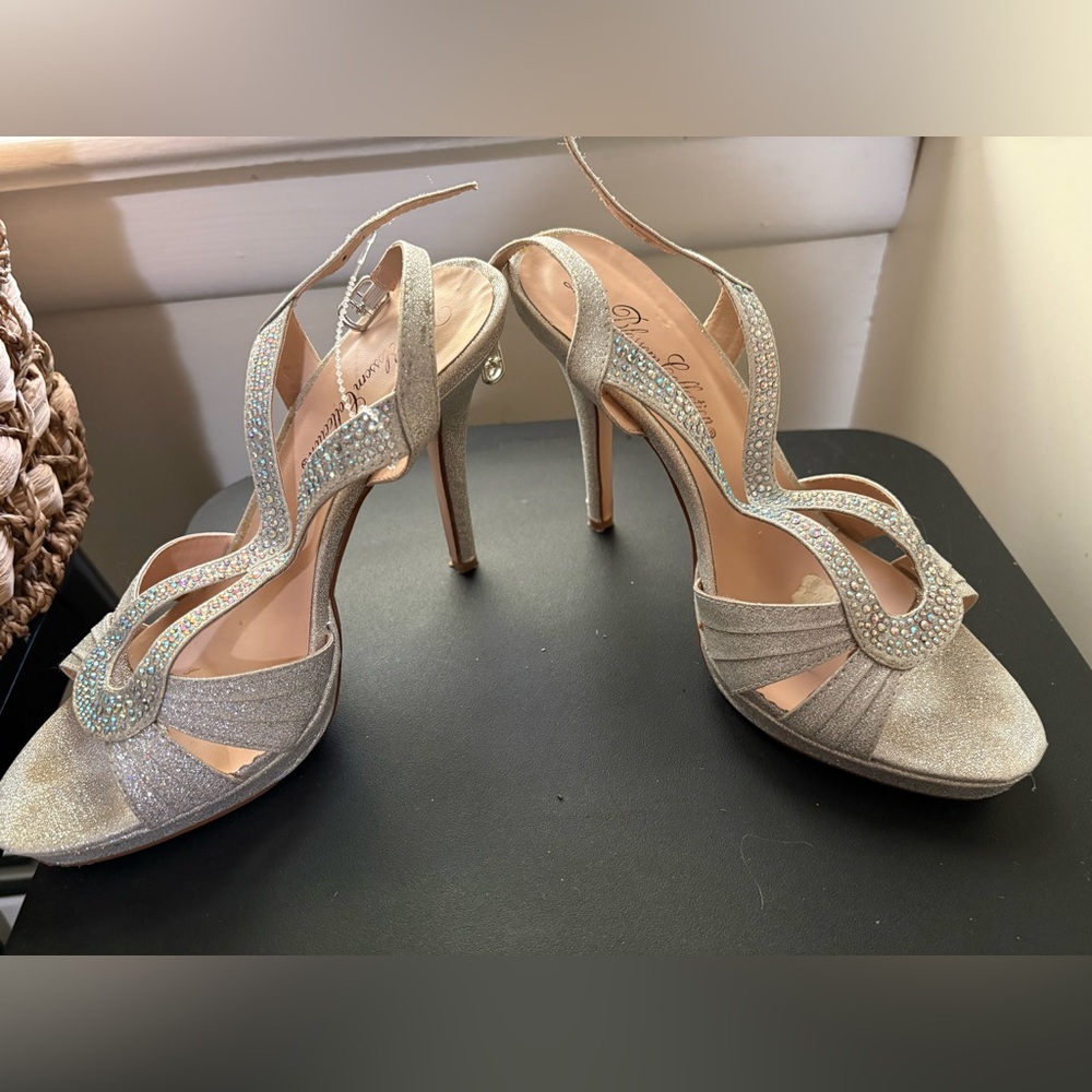 Silver sparkling shoes size women’s 8